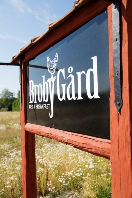 Broby Bed & Breakfast Entreplan Nyköping Buitenkant foto